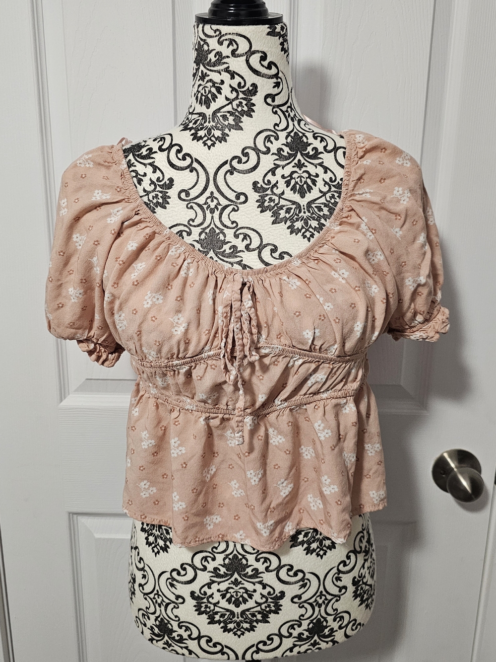 Aeropostale Peach Floral Puff Sleeve Peplum Crop Top Size L